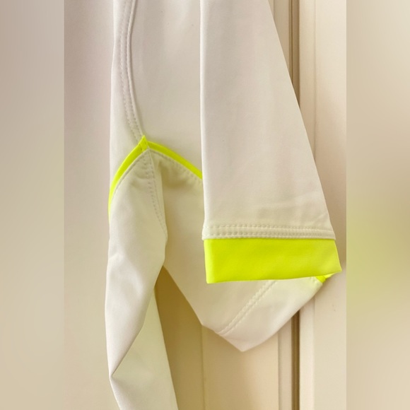 Nike Dri-FIT Victory Men's Golf Polo. Chest 44" White wz neon yellow pipes. - Picture 6 of 9